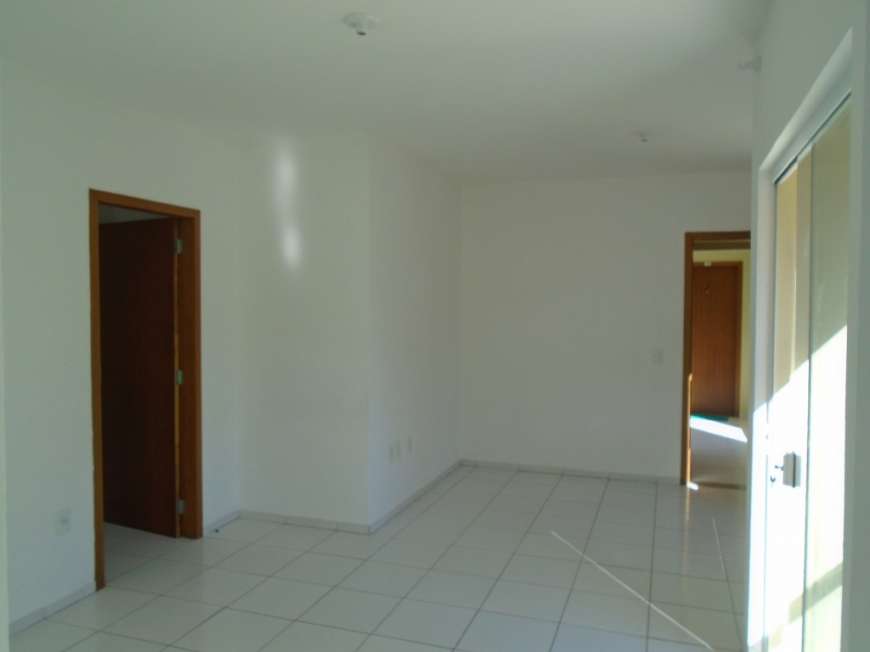 Apartamento com 2 Quartos para Alugar, 69 m² por R$ 750/Mês Rua Maria Alves Ferreira, 81 - Costa E Silva, Joinville - SC