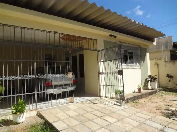 Casa com 3 Quartos à Venda, 155 m² por R$ 370.000 Lagoa Nova, Natal - RN