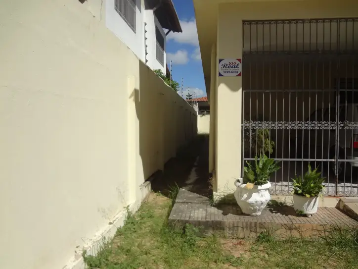 Casa com 3 Quartos à Venda, 155 m² por R$ 370.000 Lagoa Nova, Natal - RN