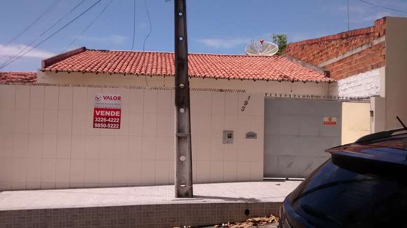 Casa com 3 Quartos à Venda, 250 m² por R$ 420.000 Santos Dumont, Aracaju - SE