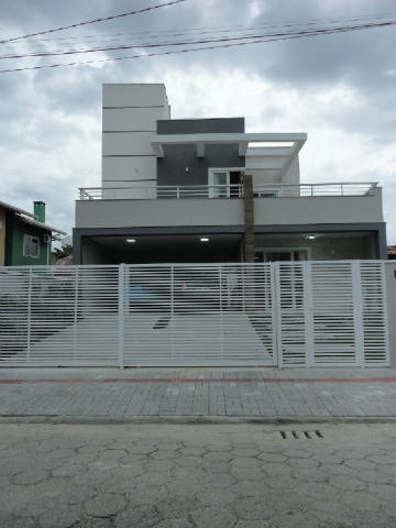 Casa com 3 Quartos para Alugar, 100 m² por R$ 1.300/Dia Rua Juazeiro, 100 - Canto Grande, Bombinhas - SC