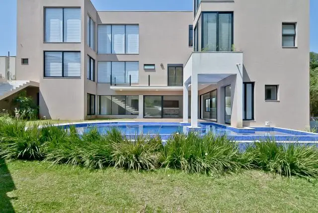 Casa de Condomínio com 4 Quartos para Alugar por R$ 15.000/Mês Rua José Tomasi - Santa Felicidade, Curitiba - PR