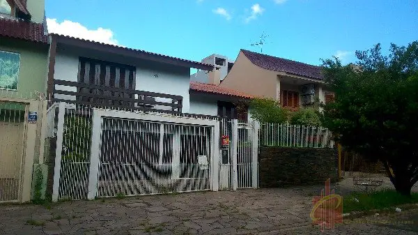 Casa com 3 Quartos para Alugar, 120 m² por R$ 3.500/Mês Jardim Itú Sabará, Porto Alegre - RS