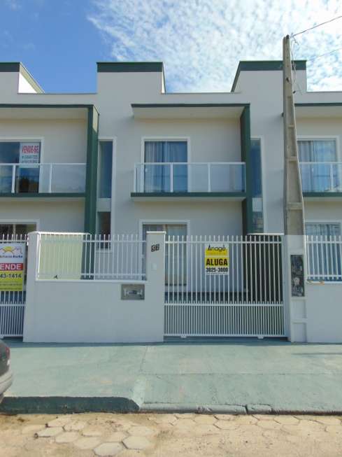 Casa com 2 Quartos para Alugar, 80 m² por R$ 990/Mês Rua Caibi, 52 - Itaum, Joinville - SC