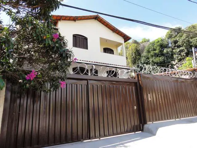 Casa com 3 Quartos para Alugar, 70 m² por R$ 950/Mês Céu Azul, Belo Horizonte - MG