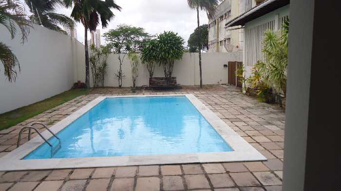 Casa com 4 Quartos para Alugar, 900 m² por R$ 4.000/Mês Lagoa Nova, Natal - RN