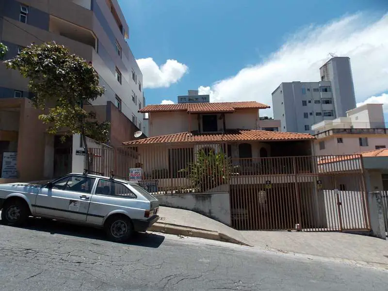 Casa com 3 Quartos para Alugar, 220 m² por R$ 3.300/Mês Rua Clóvis Magalhães Pinto - Cidade Nova, Belo Horizonte - MG