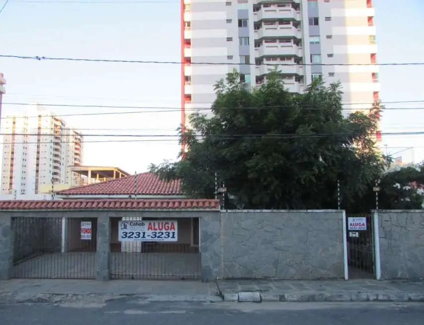 Casa com 4 Quartos para Alugar, 900 m² por R$ 4.000/Mês Farolândia, Aracaju - SE