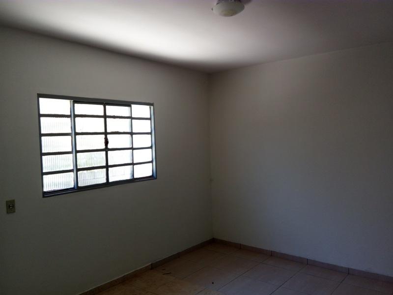 Casa com 3 Quartos para Alugar, 100 m² por R$ 830/Mês Residencial Village Garavelo, Aparecida de Goiânia - GO