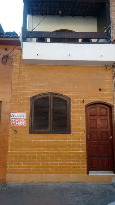 Casa com 3 Quartos para Alugar, 70 m² por R$ 1.000/Mês Rua Sá Pinto, 4 - Venda da Cruz, São Gonçalo - RJ