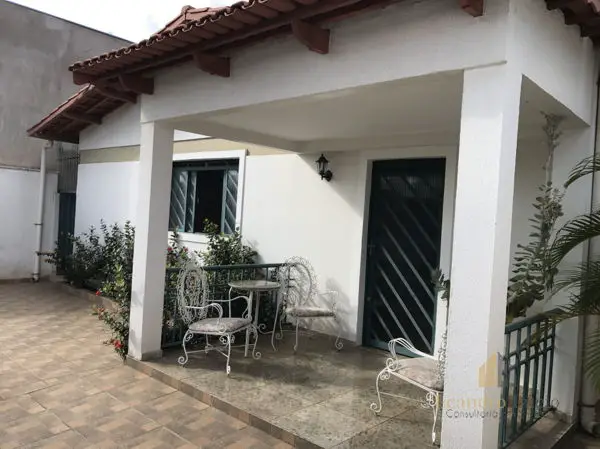 Casa com 3 Quartos à Venda, 200 m² por R$ 850.000 Setor Sul, Goiânia - GO