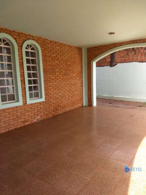 Casa com 4 Quartos à Venda, 229 m² por R$ 800.000 Alameda dos Jacarandás, 200 - Portal de Dourados, Dourados - MS