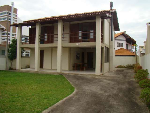 Casa com 4 Quartos para Alugar por R$ 850/Dia Avenida das Palmeiras - Daniela, Florianópolis - SC