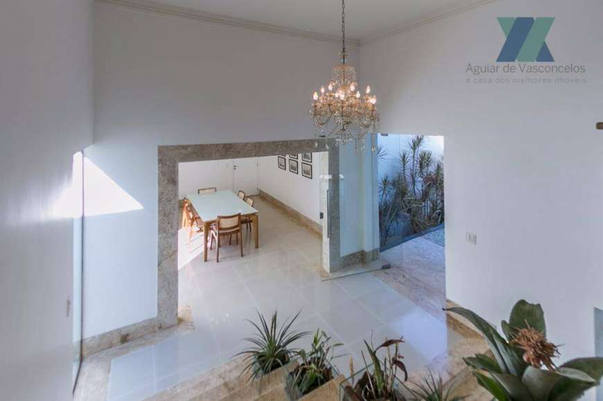 Casa com 5 Quartos à Venda, 514 m² por R$ 4.650.000 Lago Sul, Brasília - DF