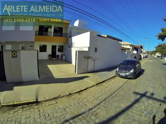 Casa com 5 Quartos para Alugar, 140 m² por R$ 1.000/Dia Avenida Senador Atílio Fontana - Perequê, Porto Belo - SC