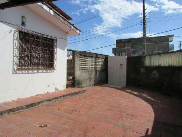 Casa com 2 Quartos para Alugar, 150 m² por R$ 750/Mês Rua Cantor Carlos Augusto, 71 - Antônio Bezerra, Fortaleza - CE