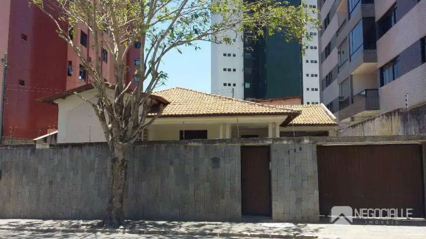 Casa com 6 Quartos à Venda, 250 m² por R$ 900.000 Centro, Campina Grande - PB