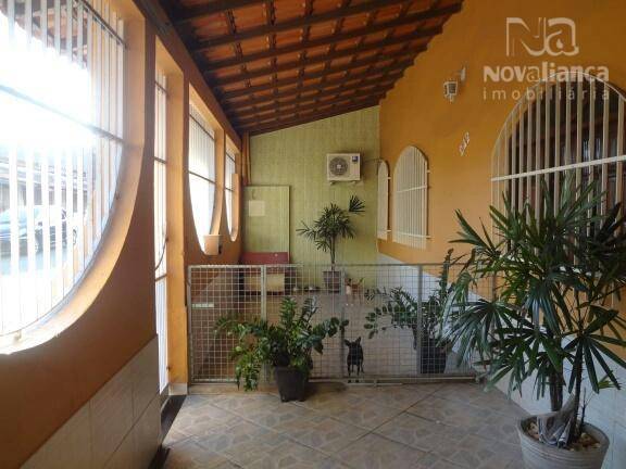 Casa com 3 Quartos à Venda, 180 m² por R$ 550.000 Rua Amor Perfeito, 242 - Novo México, Vila Velha - ES