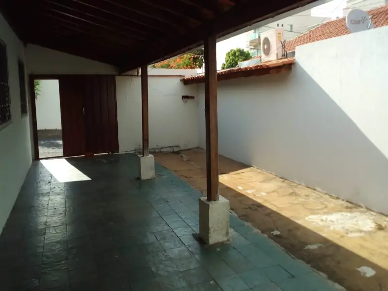 Casa com 3 Quartos para Alugar, 80 m² por R$ 800/Mês Santa Mônica, Uberlândia - MG