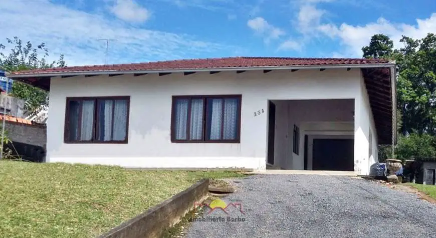 Casa com 3 Quartos à Venda, 105 m² por R$ 960.000 Profipo, Joinville - SC