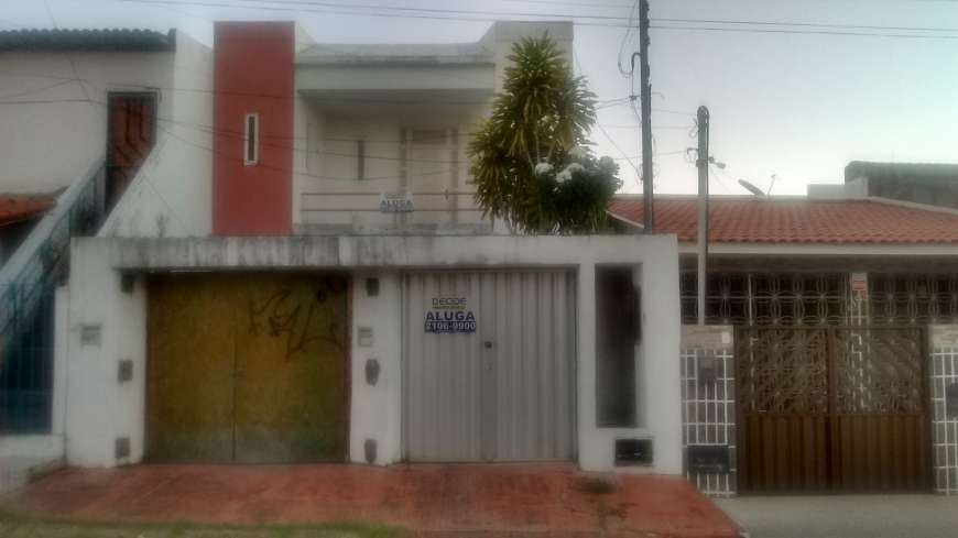 Casa com 3 Quartos para Alugar, 79 m² por R$ 1.400/Mês Rua Lourival Chagas, 189 - Grageru, Aracaju - SE