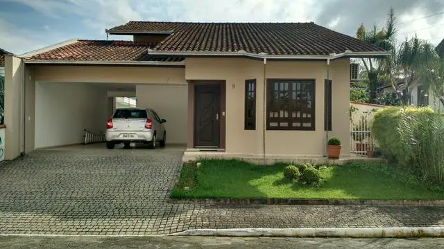 Casa de Condomínio com 4 Quartos à Venda, 220 m² por R$ 890.000 Glória, Joinville - SC