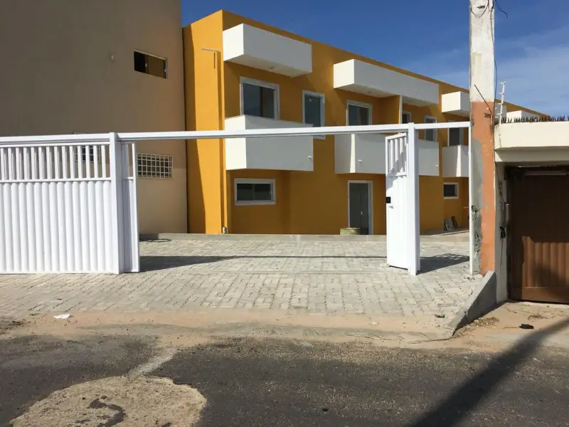 Casa com 2 Quartos à Venda, 90 m² por R$ 290.000 Ipitanga, Lauro de Freitas - BA