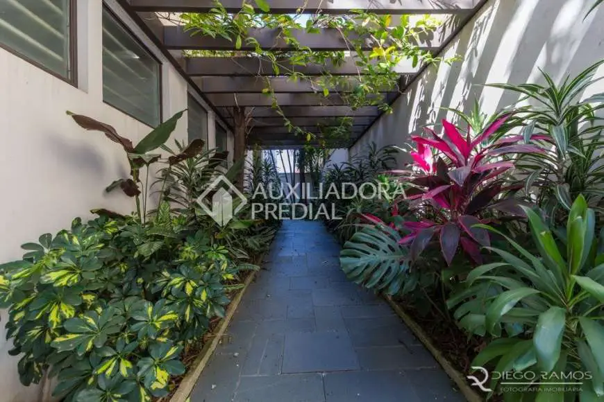 Apartamento com 1 Quarto para Alugar, 44 m² por R$ 900/Mês Rua Vicente da Fontoura, 1389 - Rio Branco, Porto Alegre - RS