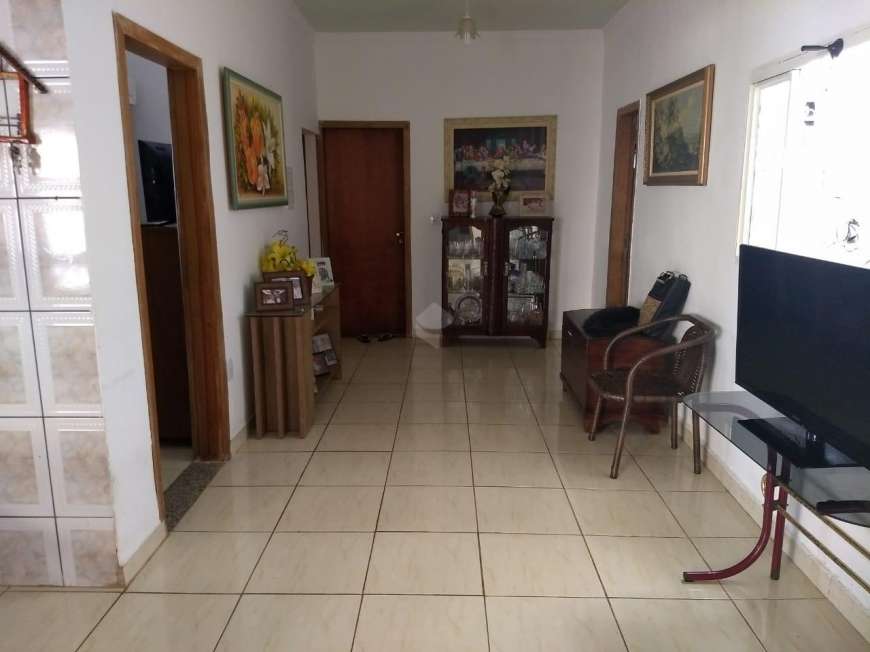 Casa com 3 Quartos à Venda, 172 m² por R$ 379.995 Rua Taubaté - CPA I, Cuiabá - MT