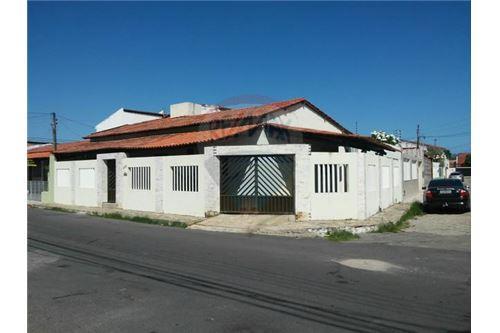 Casa com 3 Quartos à Venda, 220 m² por R$ 370.000 Rua Carlos Gomes, 335 - Inácio Barbosa, Aracaju - SE