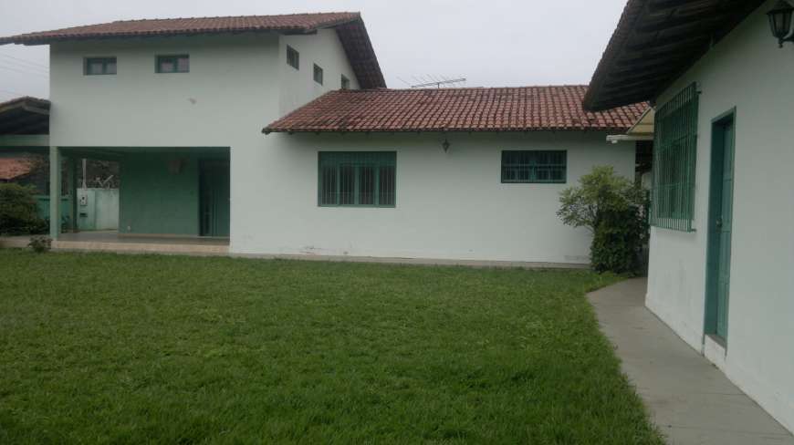 Casa com 4 Quartos à Venda, 450 m² por R$ 990.000 Avenida Mestre Álvaro - Manguinhos, Serra - ES