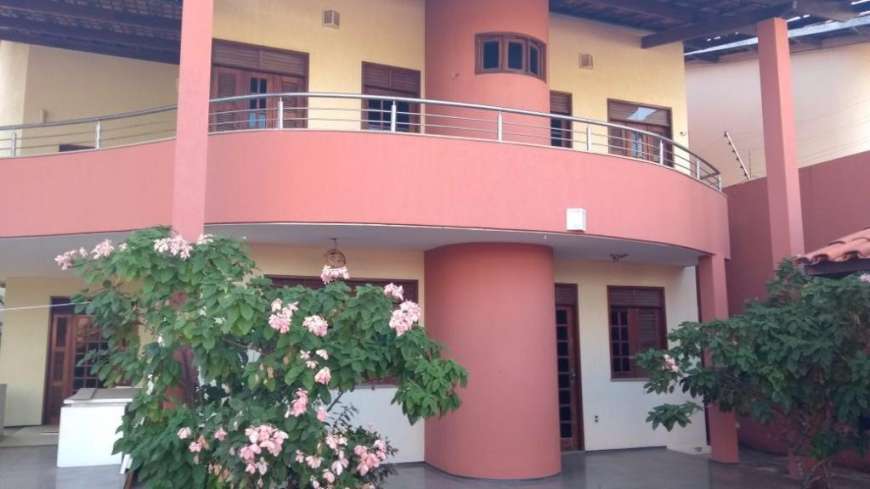 Casa com 5 Quartos à Venda, 243 m² por R$ 1.300.000 Engenheiro Luciano Cavalcante, Fortaleza - CE