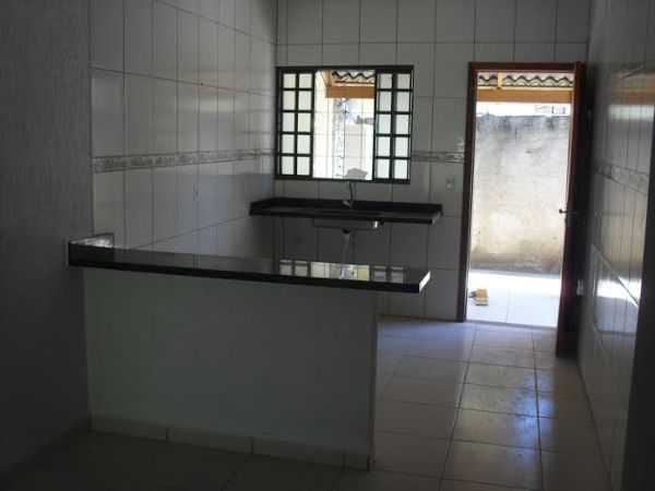 Casa com 3 Quartos para Alugar, 80 m² por R$ 800/Mês Vila Bom Sucesso, Senador Canedo - GO
