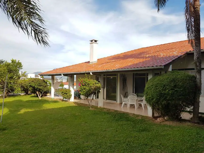 Casa com 6 Quartos à Venda, 500 m² por R$ 2.150.000 Rua Vinte e Três de Março, 321 - Itaguaçu, Florianópolis - SC