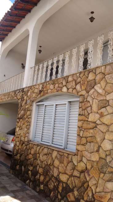 Casa com 4 Quartos à Venda, 250 m² por R$ 530.000 Rua Tocantins, 170 - Serrano, Belo Horizonte - MG