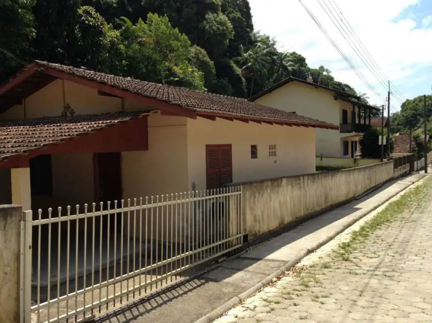 Casa com 3 Quartos à Venda por R$ 390.000 Azambuja, Brusque - SC