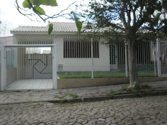 Sobrado com 3 Quartos à Venda, 196 m² por R$ 750.000 Rua Canavieiras - Vila Ipiranga, Porto Alegre - RS