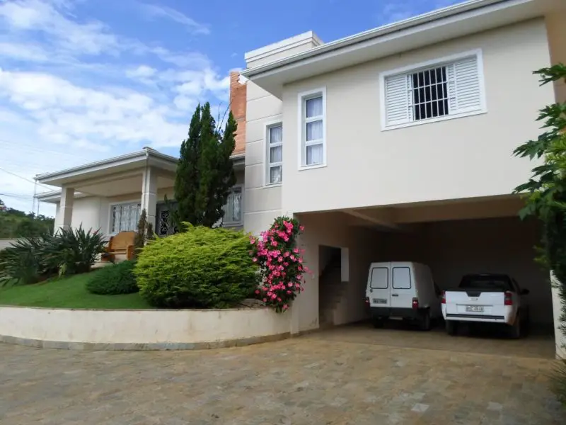 Casa com 6 Quartos à Venda, 364 m² por R$ 1.500.000 Centro, Lagoa Santa - MG
