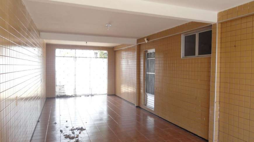 Casa com 3 Quartos para Alugar, 200 m² por R$ 800/Mês Rua Três - Itaperi, Fortaleza - CE