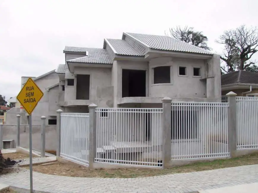 Casa com 4 Quartos à Venda, 371 m² por R$ 1.200.000 Rua Rovigo - Cascatinha, Curitiba - PR