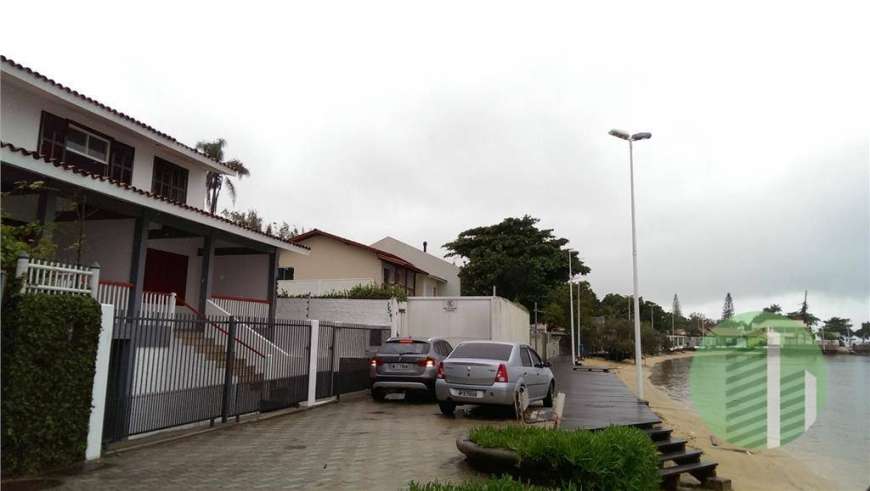 Casa com 3 Quartos à Venda, 420 m² por R$ 1.200.000 Rua das Palmeiras, 1 - Itaguaçu, Florianópolis - SC
