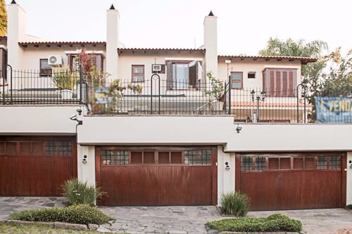 Casa de Condomínio com 3 Quartos à Venda, 256 m² por R$ 1.100.000 Rua Bororó, 704 - Vila Assunção, Porto Alegre - RS