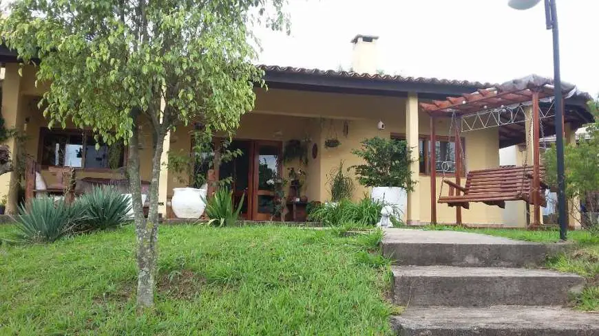 Casa com 4 Quartos à Venda, 400 m² por R$ 1.200.000 Avenida dos Oitis - Parque da Figueira, Carapicuíba - SP
