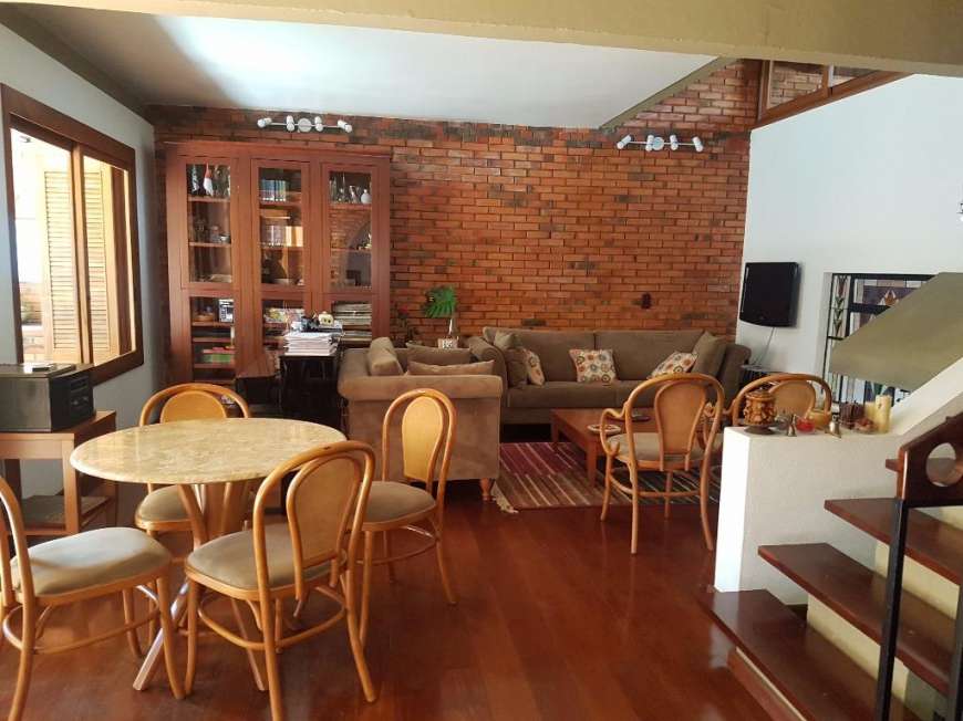 Casa com 4 Quartos à Venda, 227 m² por R$ 800.000 Avenida Cinco de Novembro - Teresópolis, Porto Alegre - RS