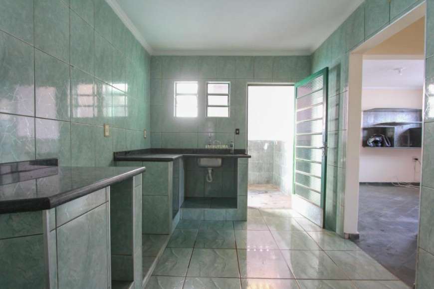 Casa com 2 Quartos para Alugar, 120 m² por R$ 800/Mês Vila Nova, Rio Claro - SP