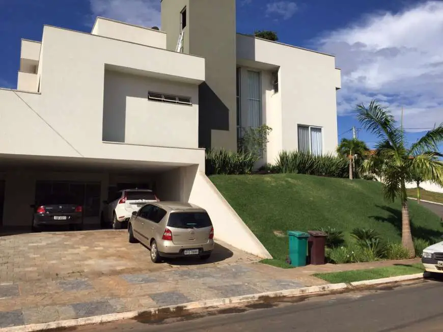 Sobrado com 4 Quartos à Venda, 522 m² por R$ 1.960.000 Rua Lago 20 - Condomínio do Lago, Goiânia - GO