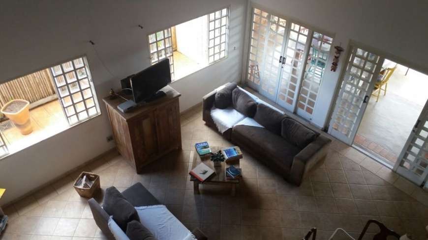 Casa com 3 Quartos à Venda, 220 m² por R$ 450.000 Jardim Planalto, Brotas - SP