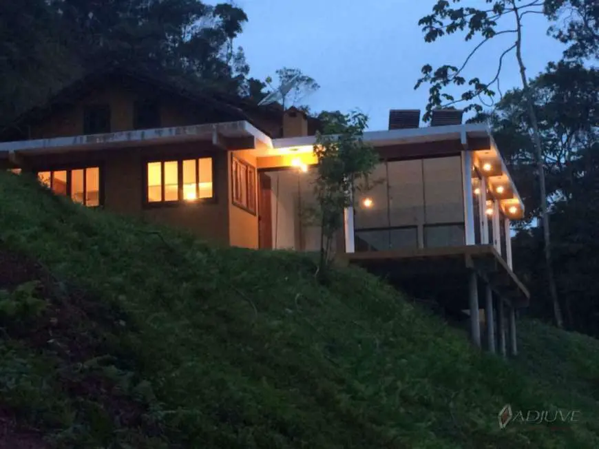 Casa com 4 Quartos à Venda por R$ 880.000 Posse, Petrópolis - RJ