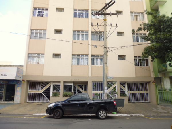 Apartamento com 3 Quartos para Alugar, 130 m² por R$ 850/Mês Rua 6, 611 - Setor Central, Goiânia - GO
