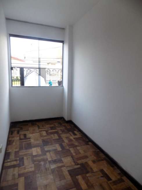 Apartamento com 3 Quartos para Alugar, 64 m² por R$ 850/Mês Rua Monte Castelo, 87 - Tarumã, Curitiba - PR